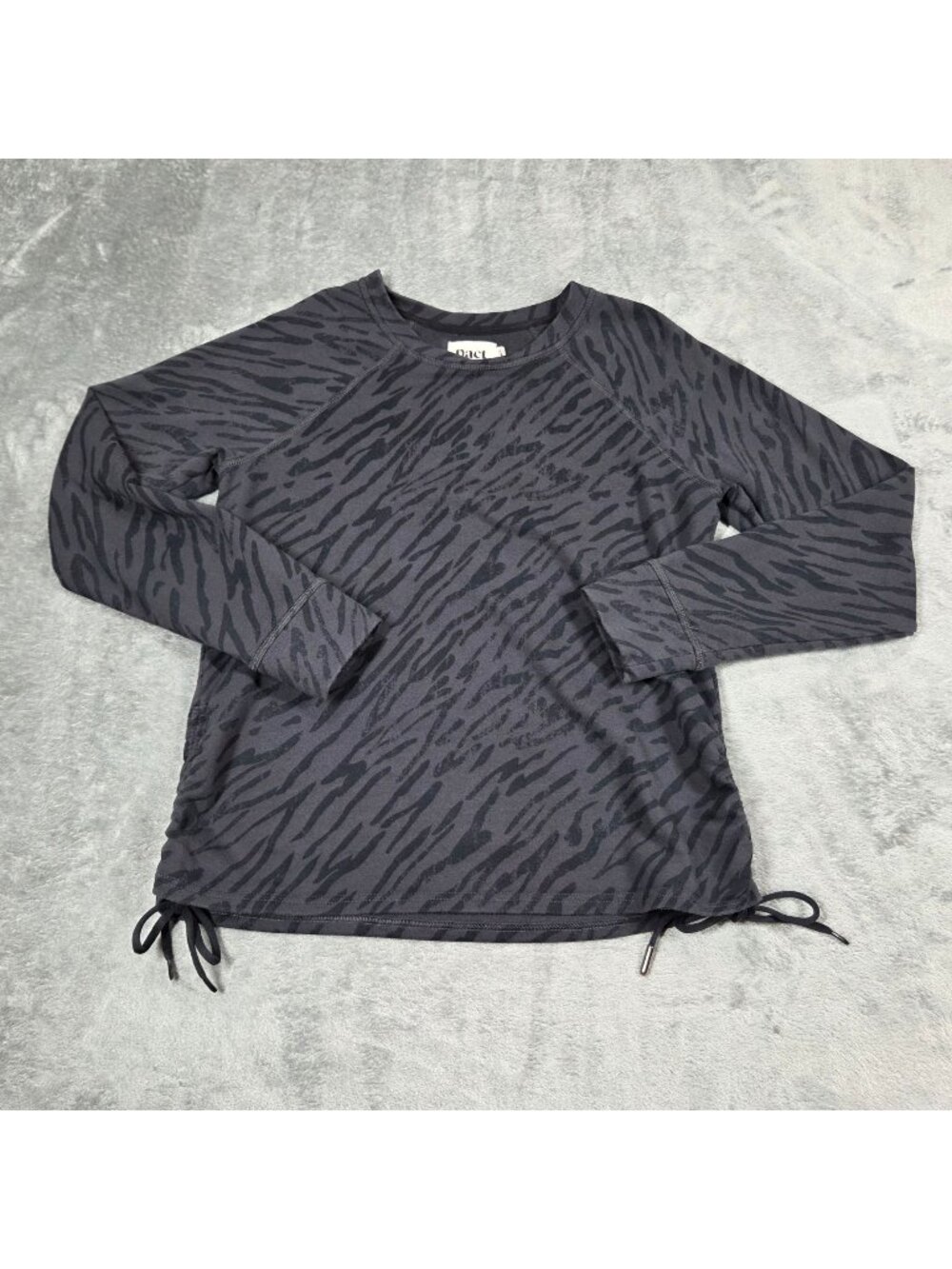 Pact Top Womens Medium Gray Zebra Perfectly Lightweight Cinched Pullover
